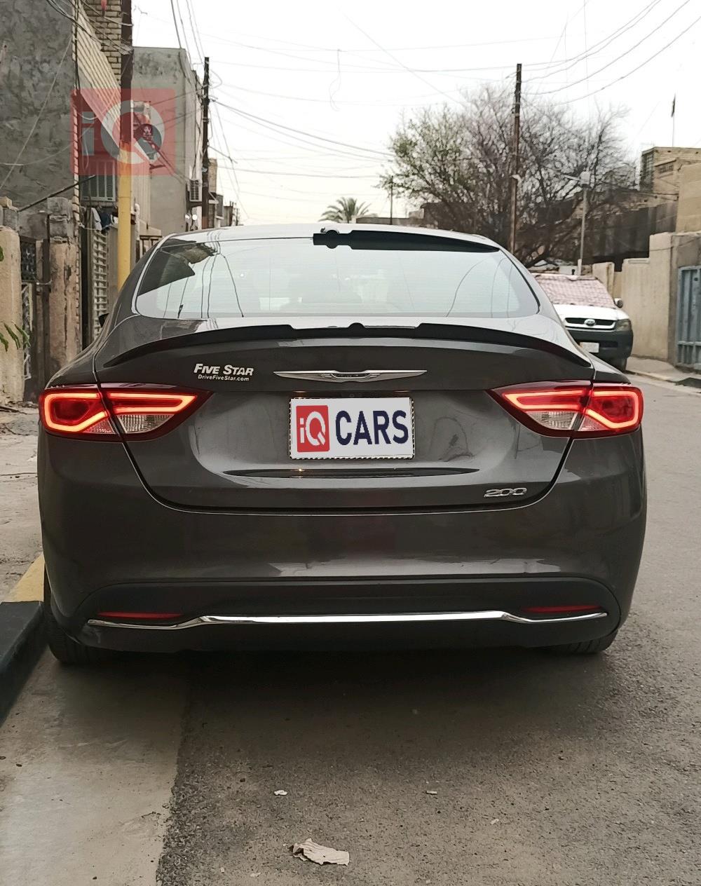 كرايسلر 200